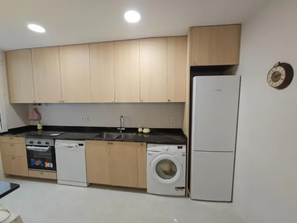 Rental of renovated home next to Plaza de España and Joaquín Sorolla Station (Valencia)