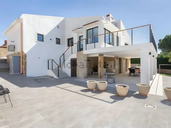 Chalet, L’Eliana, Entrepinos