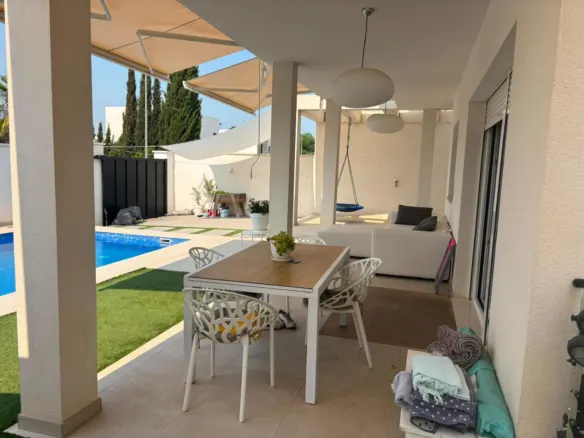 Semi-detached, La Pobla de Vallbona, Maravisa